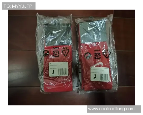 足球装备选购指南：如何选择适合你的高性能球袜